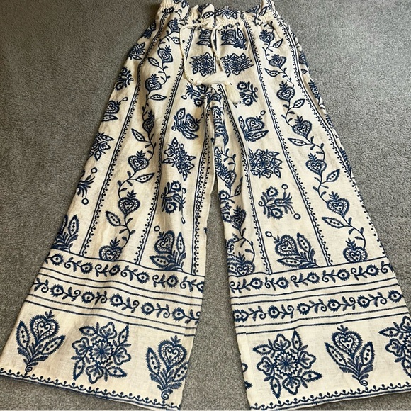 House of Harlow 1960 Cream and Blue Wide Leg pants - Picture 1 of 8